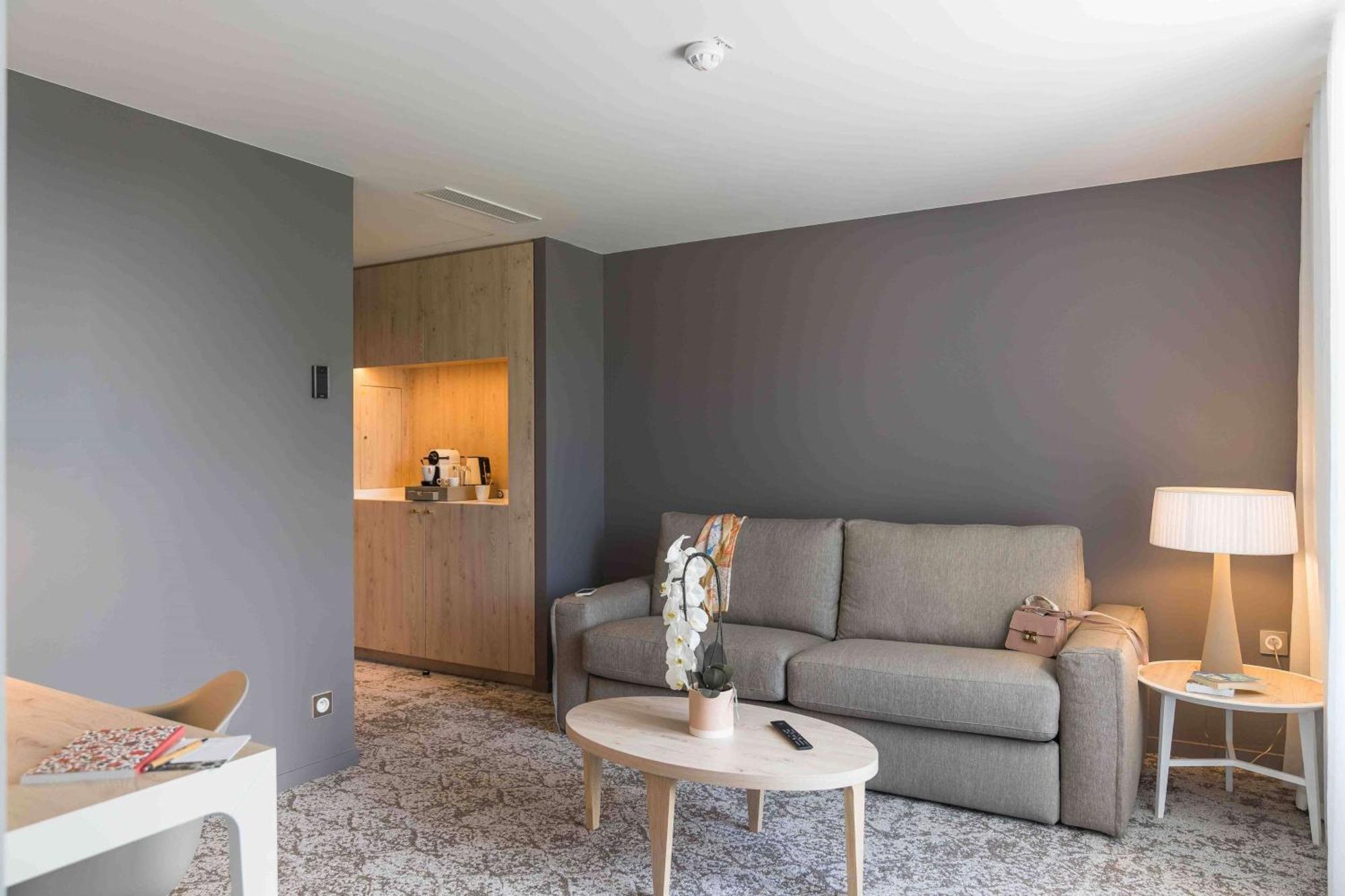 Dolce By Wyndham Versailles - Domaine Du Montcel Jouy-en-Josas Exterior photo